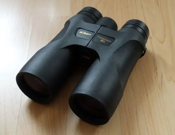 Nikon Prostaff 7S mit 10-facher Vergrößerung Nikon Prostaff 7S 10x42 Fernglas zur Vogelbeobachtung